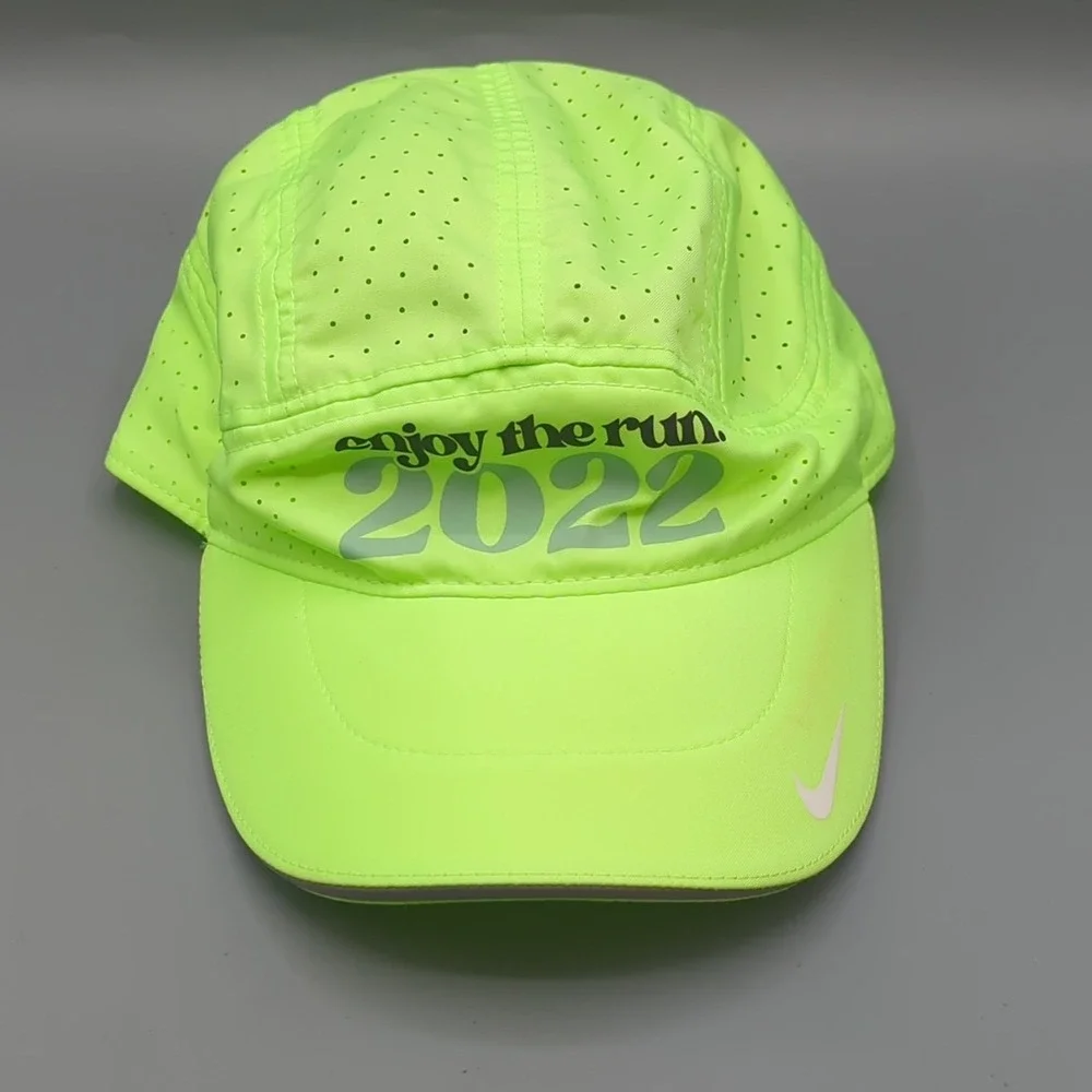 Nike featherlight dri